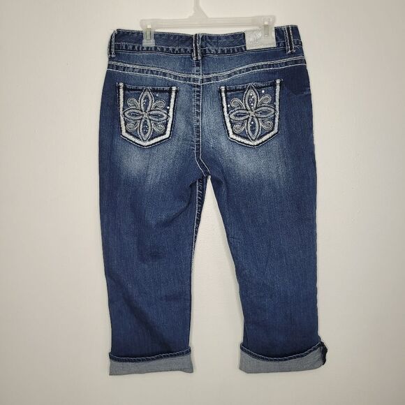 Maurices dark wash mcbling rolled hem cuff capris heavy fading Size 11/12 - Picture 2 of 7